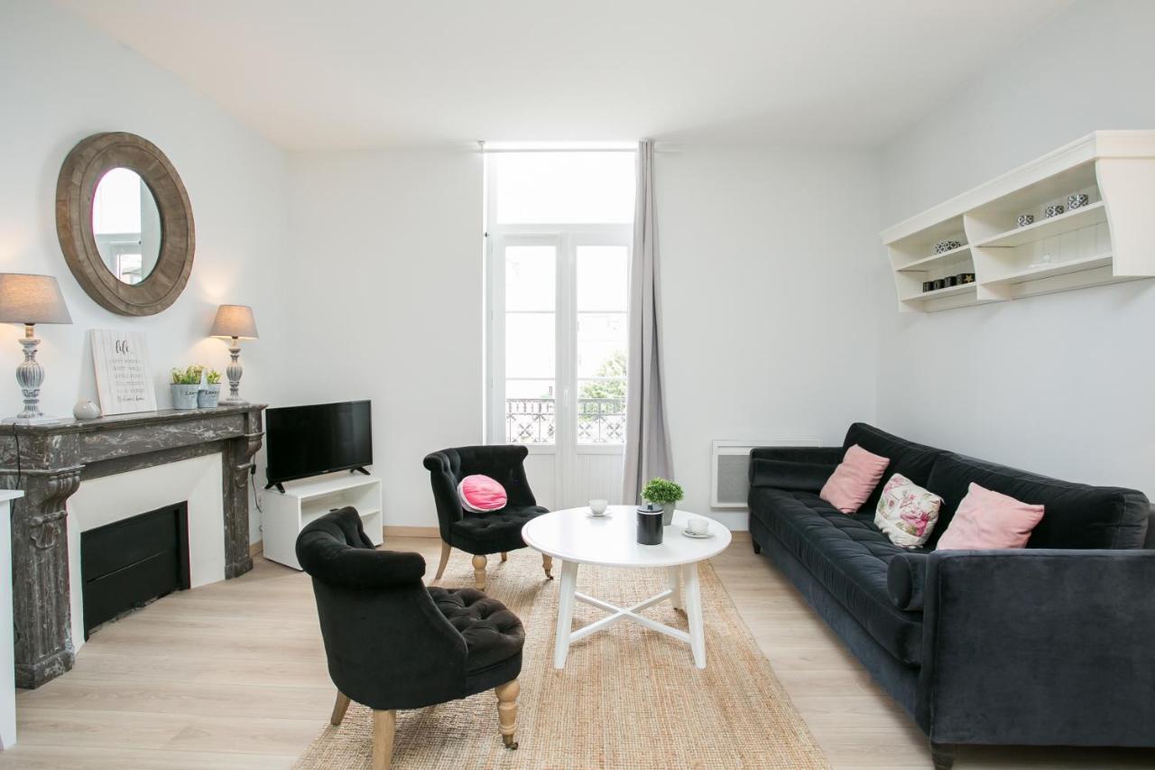 Logis Des Halles Du Coderc Apartment Périgueux Стая снимка