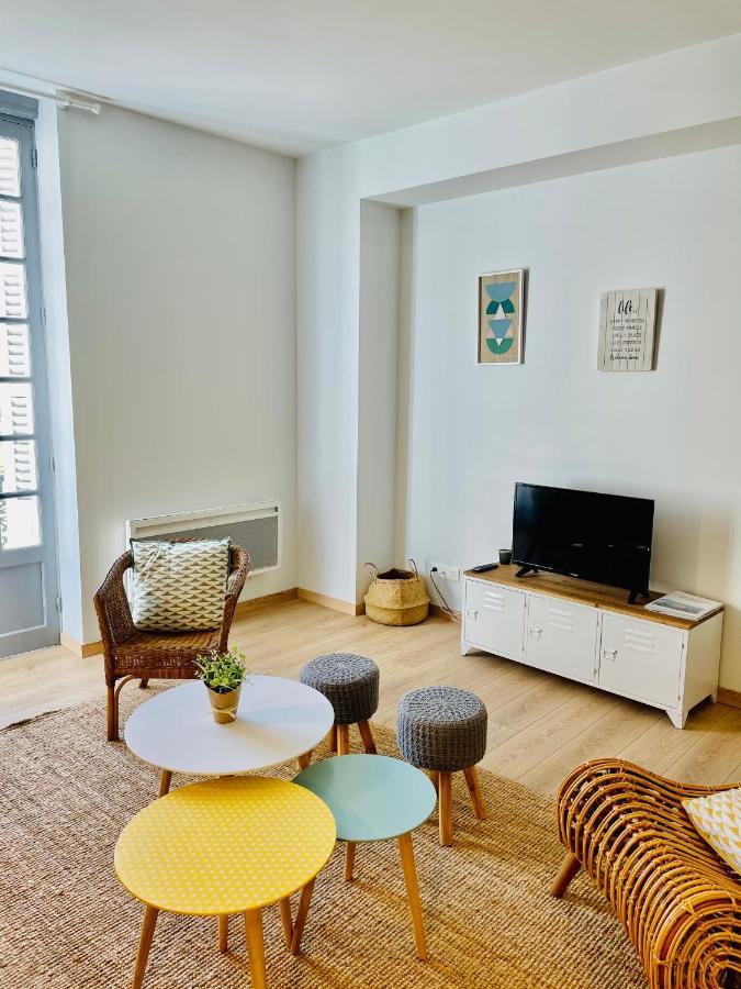 Logis Des Halles Du Coderc Apartment Périgueux Стая снимка