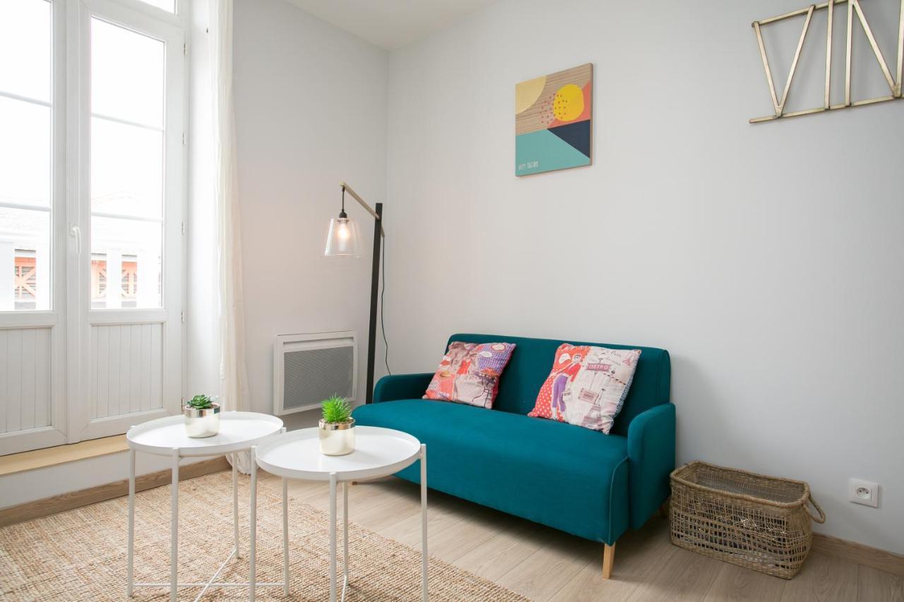 Logis Des Halles Du Coderc Apartment Périgueux Стая снимка