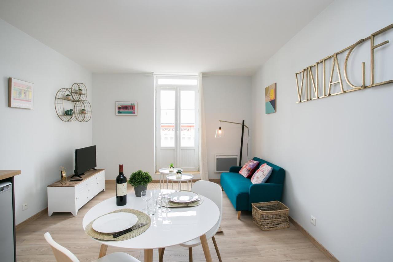 Logis Des Halles Du Coderc Apartment Périgueux Стая снимка