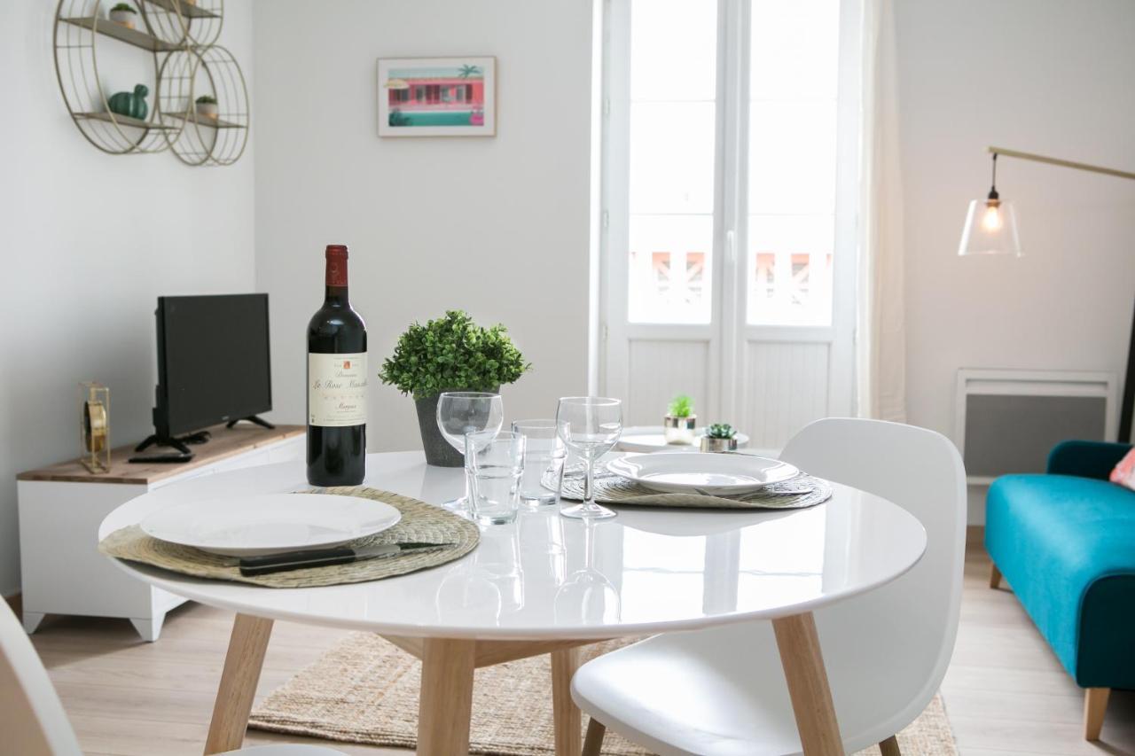 Logis Des Halles Du Coderc Apartment Périgueux Стая снимка