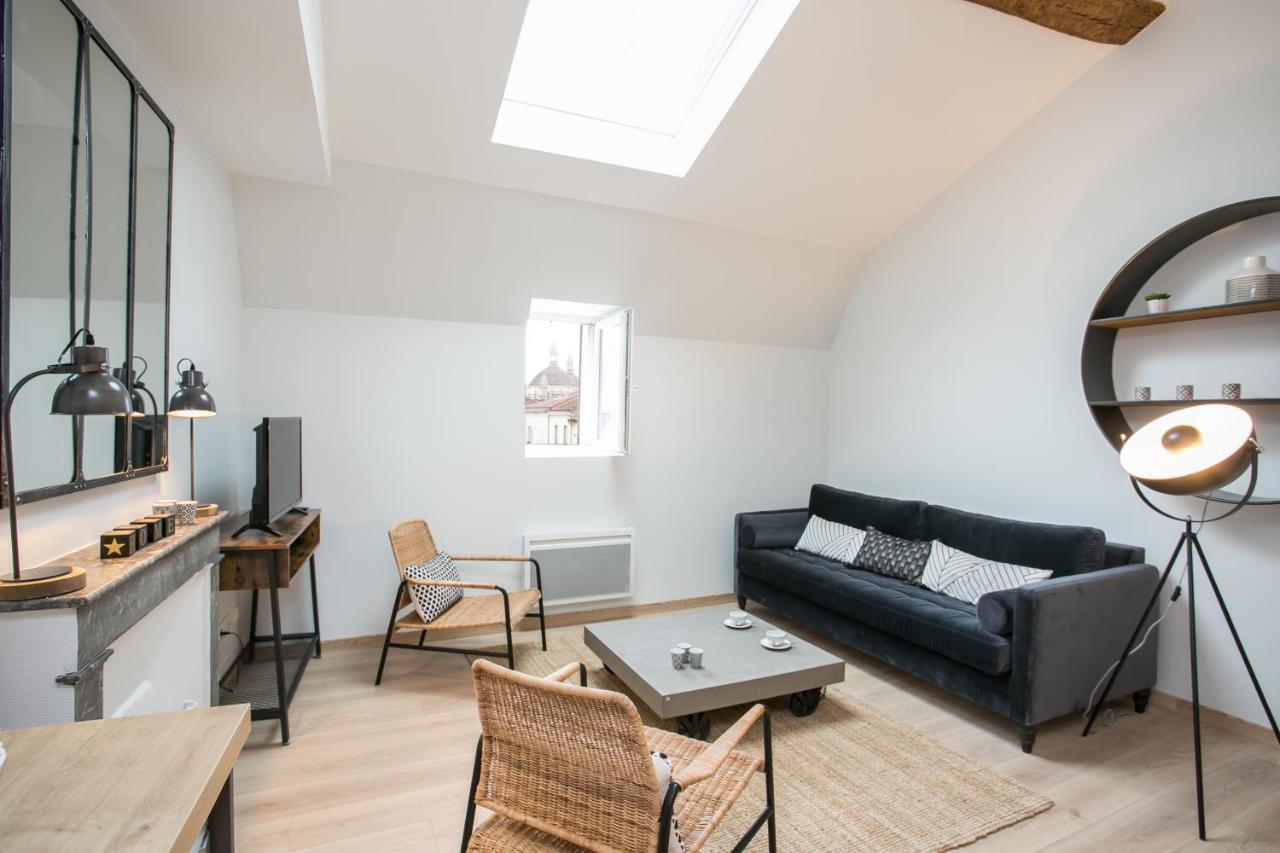 Logis Des Halles Du Coderc Apartment Périgueux Стая снимка