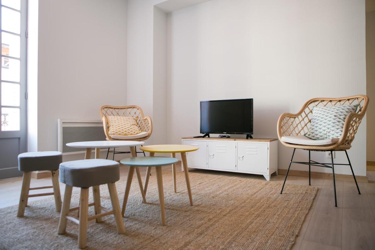 Logis Des Halles Du Coderc Apartment Périgueux Стая снимка