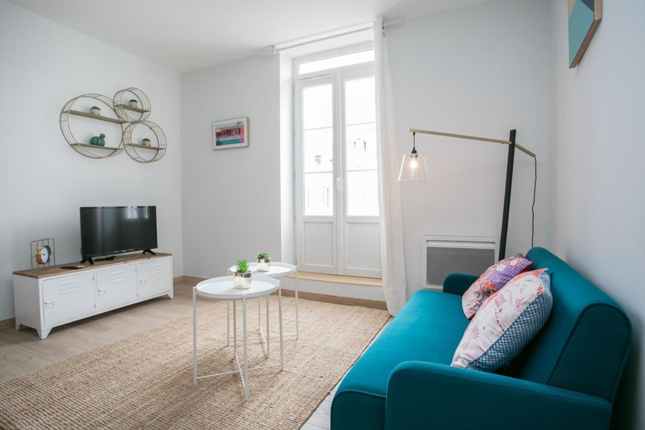 Logis Des Halles Du Coderc Apartment Périgueux Стая снимка
