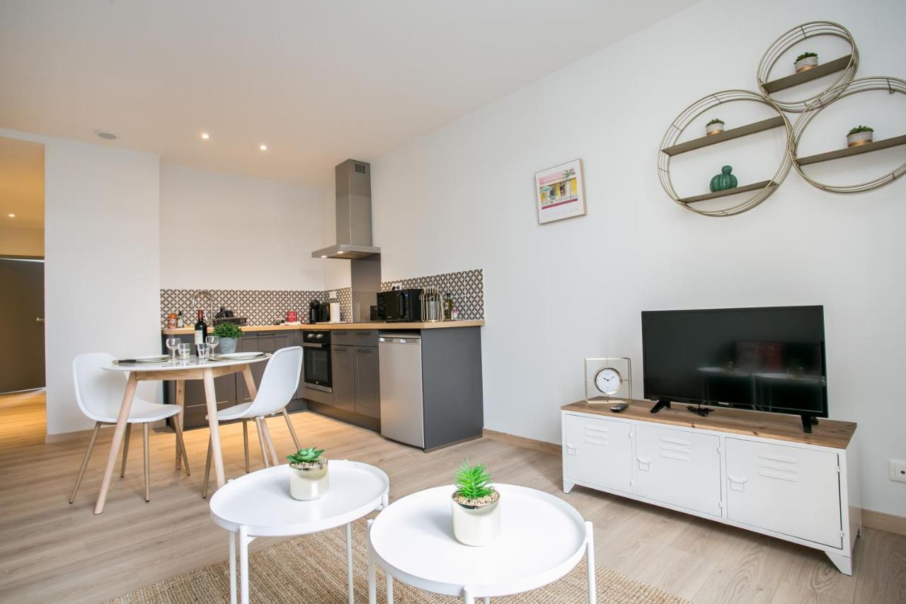 Logis Des Halles Du Coderc Apartment Périgueux Стая снимка